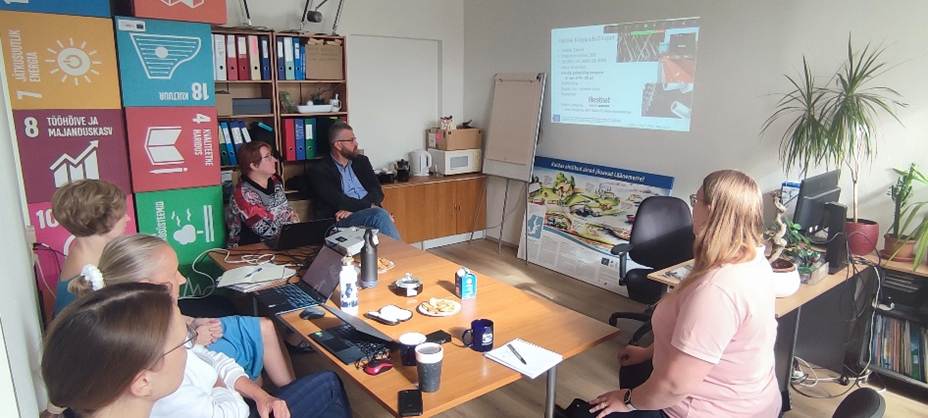 The image shows a presentation room with a speaker discussing the benefits of Hot Dip Zinc Coating, including its durability and environmental advantages, while a slide with a Q&A section is visible.

AI-generated content may be incorrect.